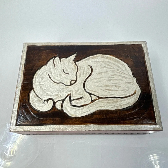 Hand Carved Cat Motif Wooden Trinket Box Made in Poland - Picture 2 of 10